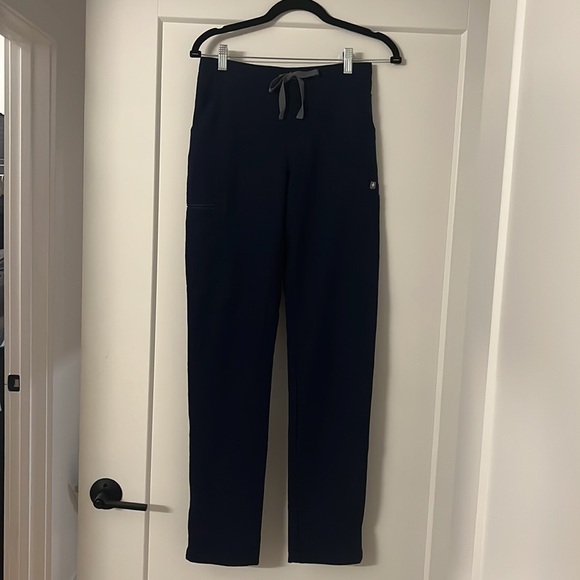 FIGS Yola skinny scrub pants - Picture 2 of 4